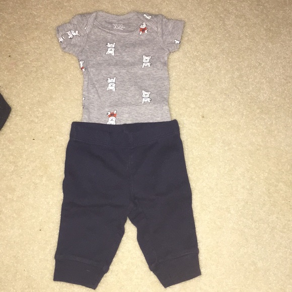 BOYS NEWBORN lot of baby clothes - Picture 4 of 5